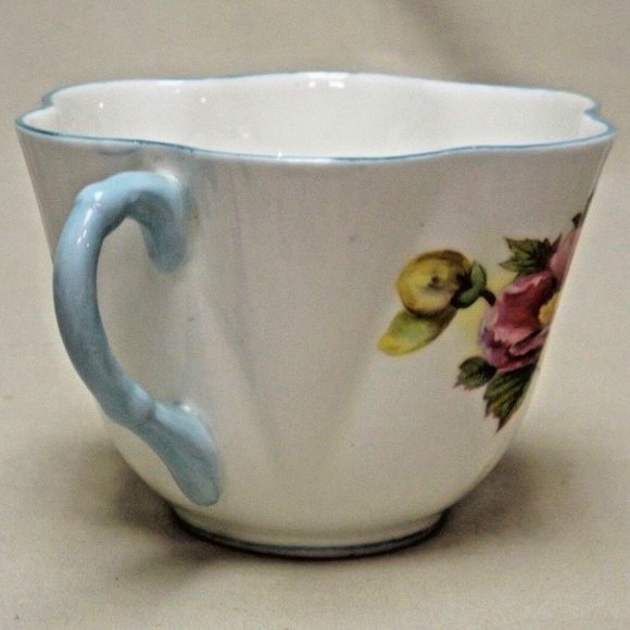 Shelley Fine Bone China England Dainty Begonia Footed Tea Cup and Saucer - Picture 8 of 12